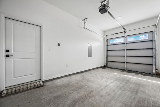 Building Photo - 100 Coco Ln