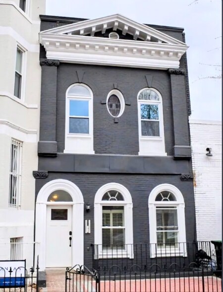 Building Photo - 738 11th St NE