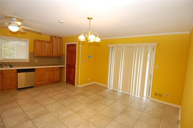 Building Photo - 3922 Safari Ct