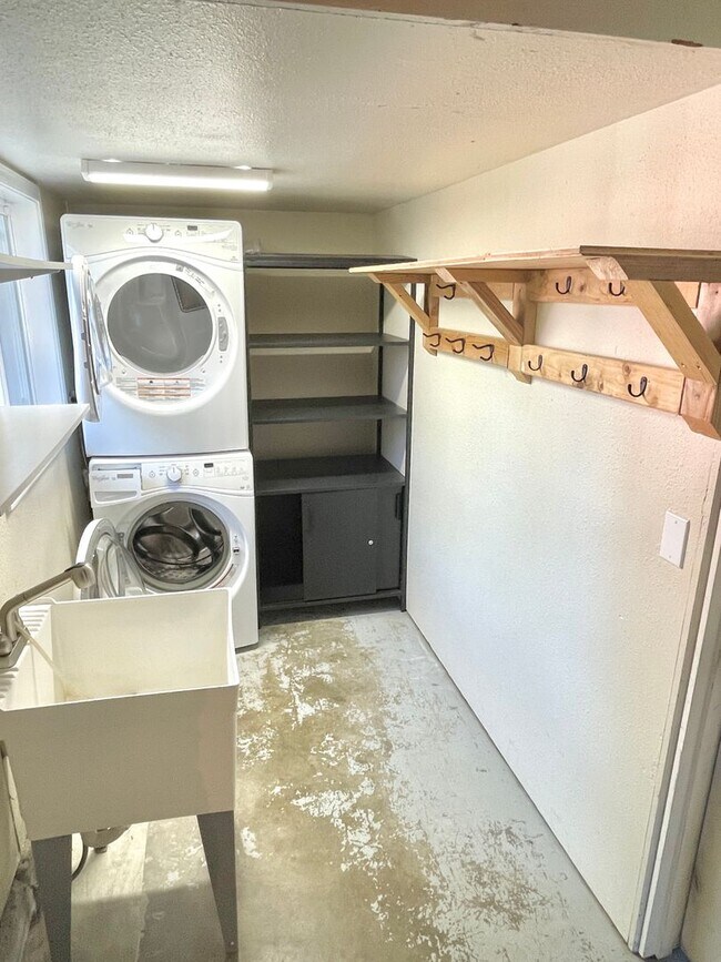 Building Photo - Brentwood-Darlington, 3 bed, 1 bath ranch with large, fenced yard