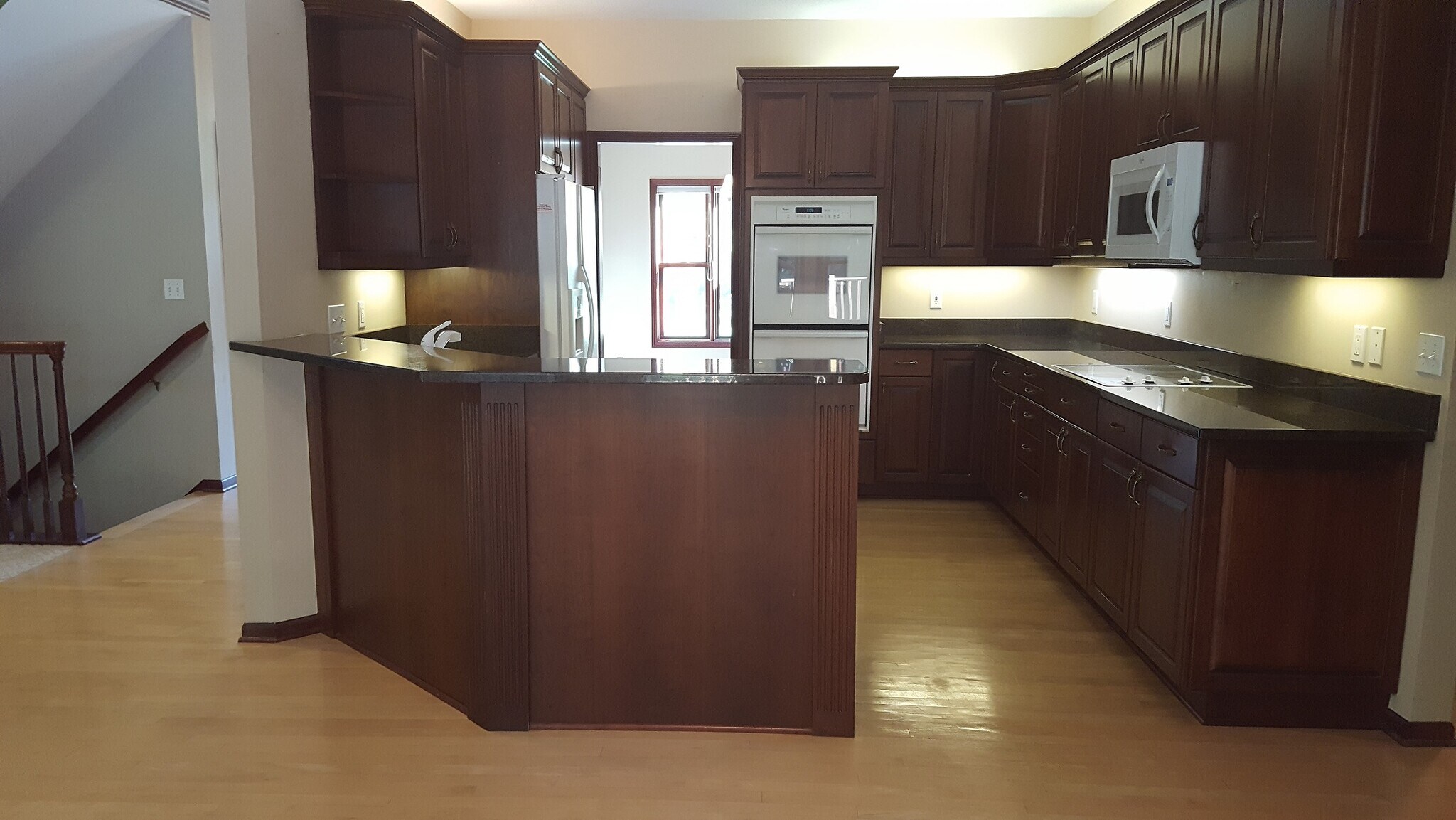 Kitchen - 2007 Glendale Hills Dr NE