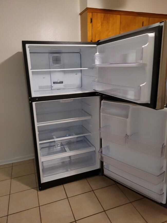 Building Photo - 2 bed / 1 bath apartment