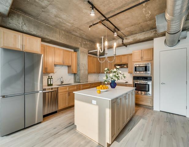 Building Photo - 2011 Cedar Springs Rd