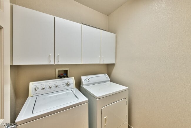 Building Photo - 733 Jacobs Ladder Pl