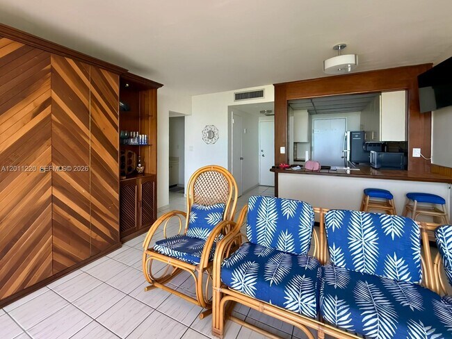 Building Photo - 2899 Collins Ave