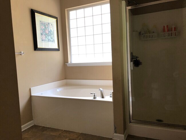 Building Photo - 5293 Cottage Cir