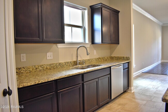 Building Photo - 421 Berg Ct