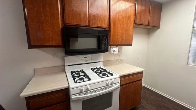 Building Photo - West Lancaster Condo in Pine Creek Village...
