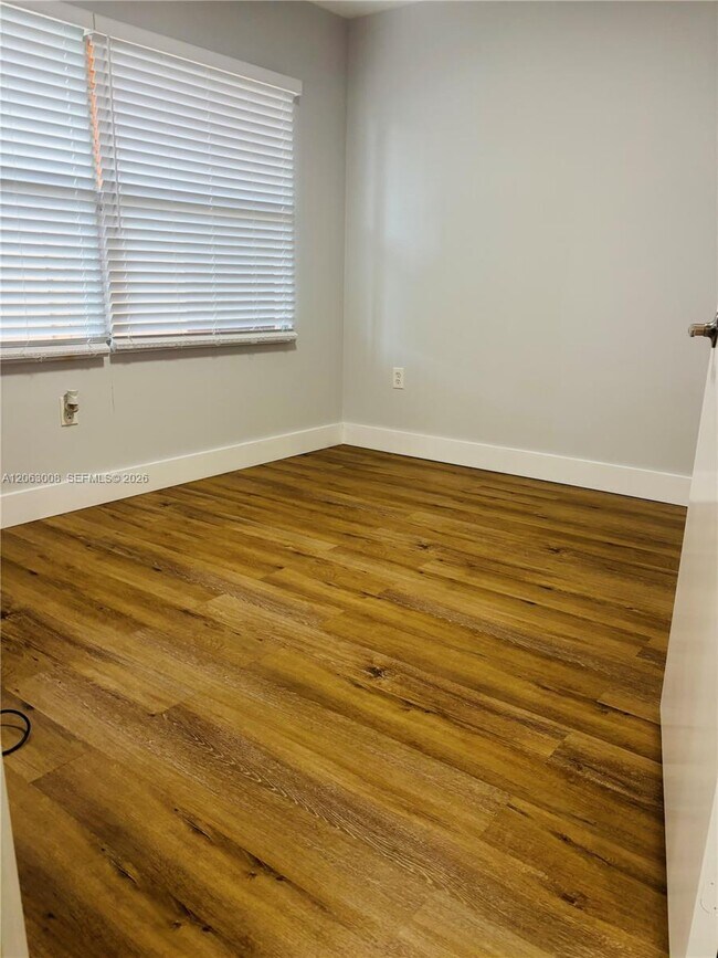 Building Photo - 701 SW 142nd Ave