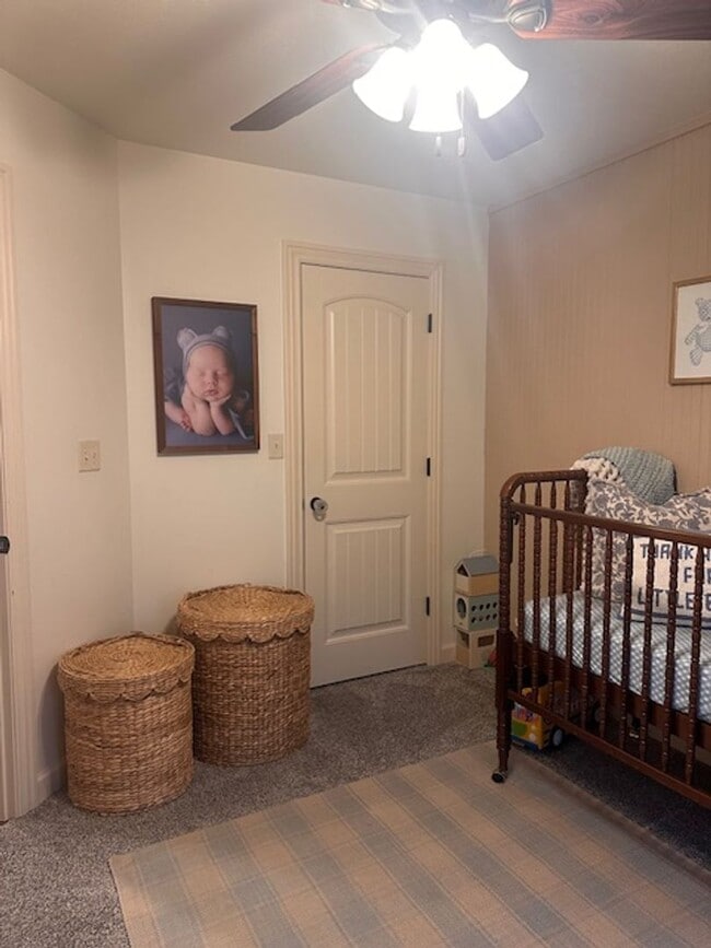 Building Photo - Ridgewood West End Home