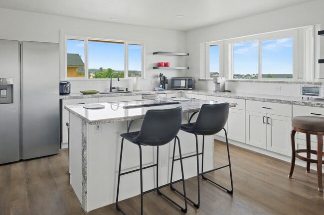 Building Photo - 709 Komo Pl