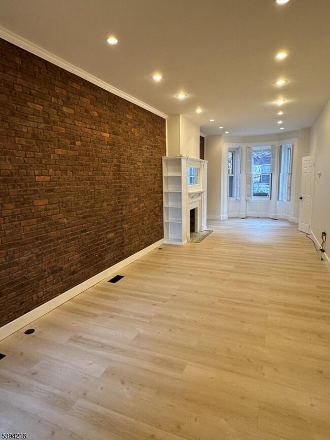 Building Photo - 59 James St