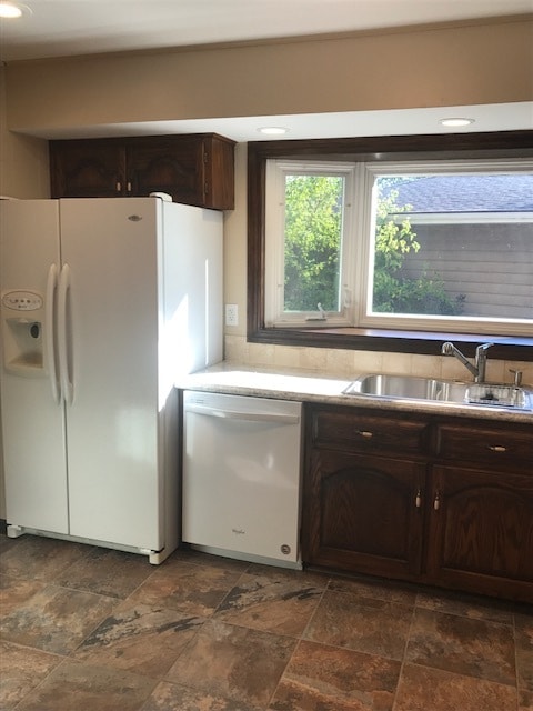 Large Fridge!! - 512 Carlyle Ln