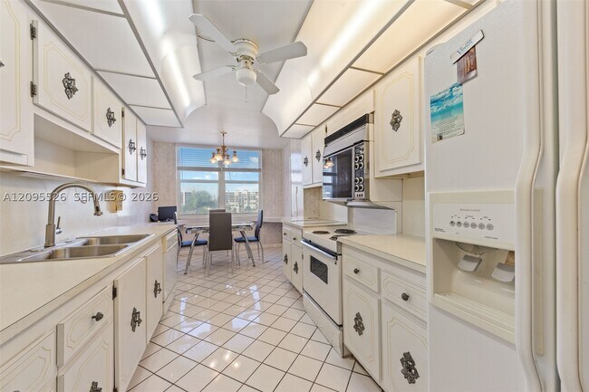 Building Photo - 2751 S Ocean Dr