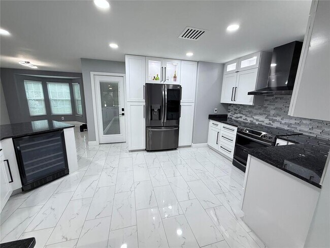 Building Photo - 128 Sandalwood Dr