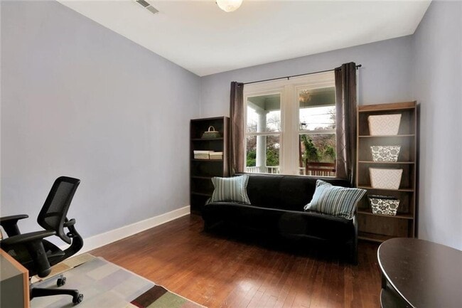 Building Photo - Great Bungalow for Rent!