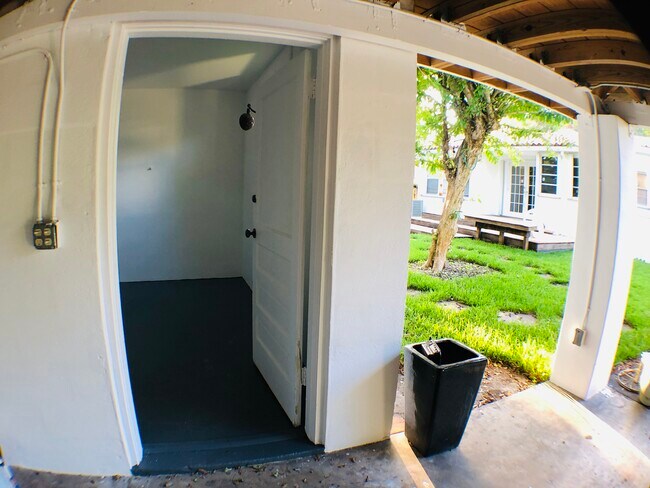 Building Photo - 160 NW 101st St