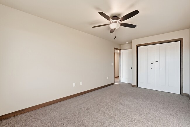 Building Photo - 720 Creekside Dr