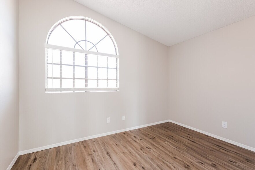 Building Photo - 4211 E Mountain Sage Dr