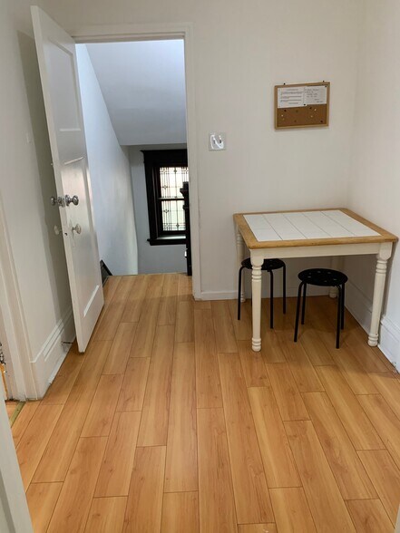 Building Photo - 746 Broughton St