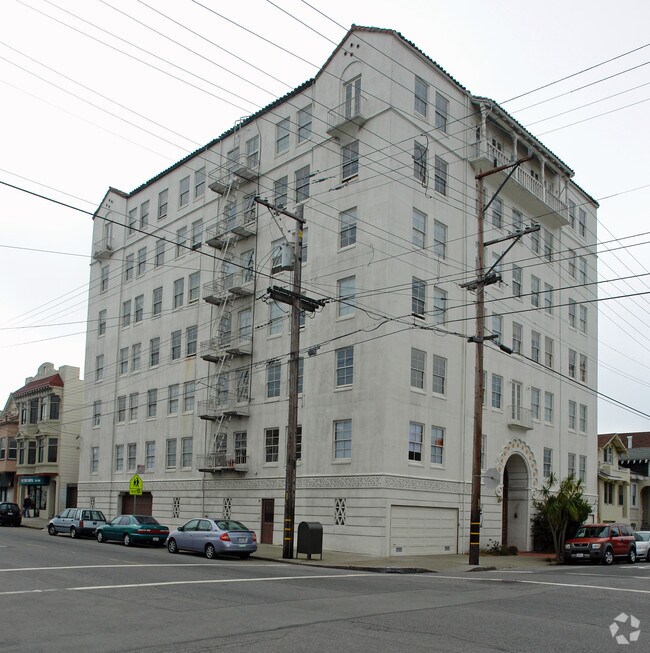 Building Photo - 300 16th Ave