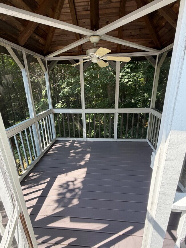 Building Photo - 2-Bedroom, 2-Bath Single-Family Home with Oversized Garage – Hudson, NH