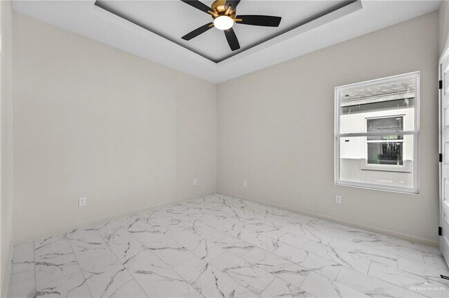 Building Photo - 17 Selena St