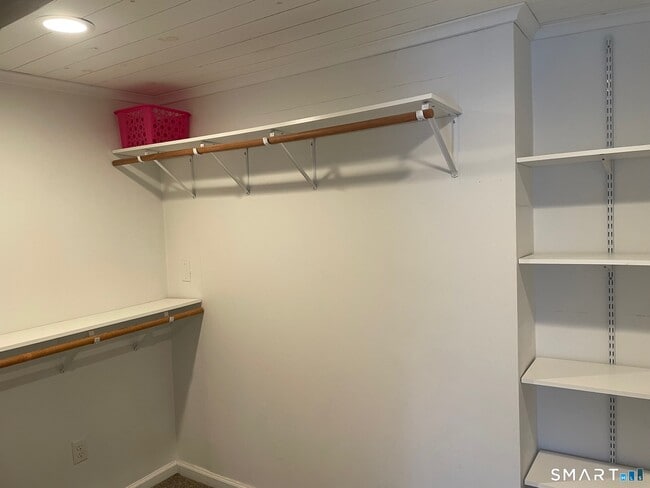 Building Photo - 377 Horse Pond Rd