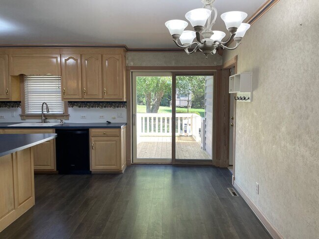 Building Photo - BEAUTIFUL 3 BED, 2 BATH BRICK HOME LOCATED...