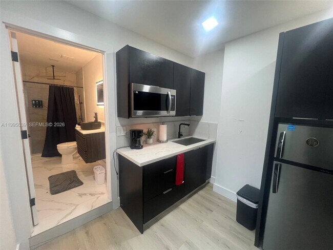 Building Photo - 2723 SW 13th St