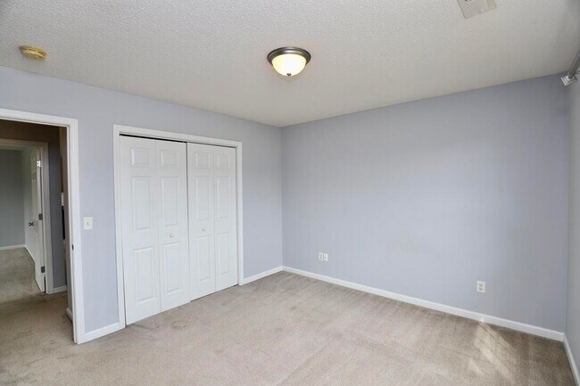 Building Photo - 60 Vinca Ct