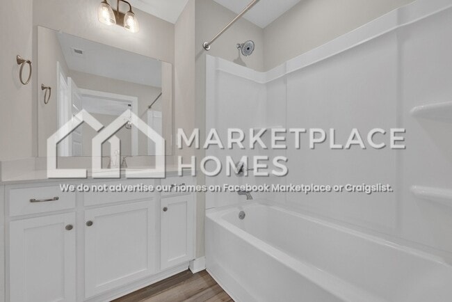 Building Photo - 170 Kings Wy