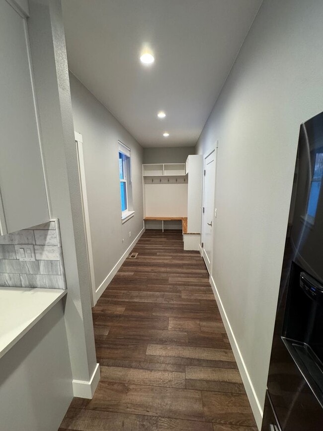 Building Photo - Beautiful 4 Bedroom Home in Desirable Wasi...