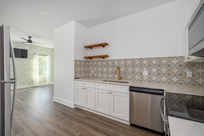 Building Photo - 637 E Anderson St