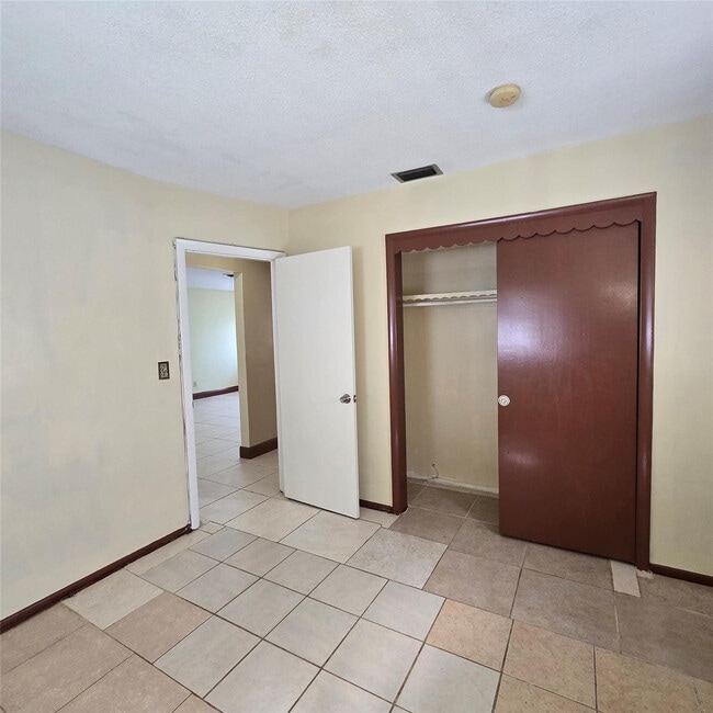 Building Photo - 4215 NW 52nd Ave