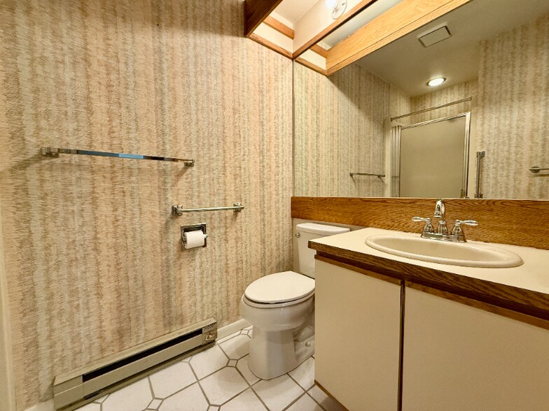 Building Photo - 185 Golf Terrace Dr