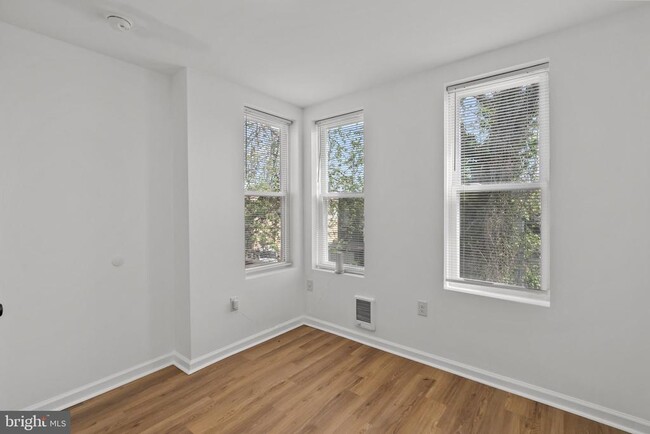 Building Photo - 5222 Kershaw St