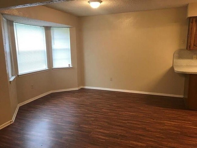 Building Photo - Located in the heart of Lancaster! 3/2/2 Bellaire Terrace