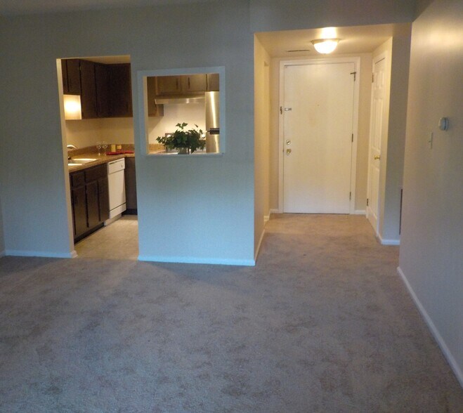 Living room view to kitchen - 2109 Cedar Run Dr