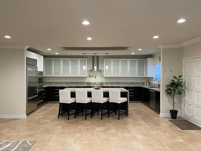 Building Photo - 5354 Lindley Ave