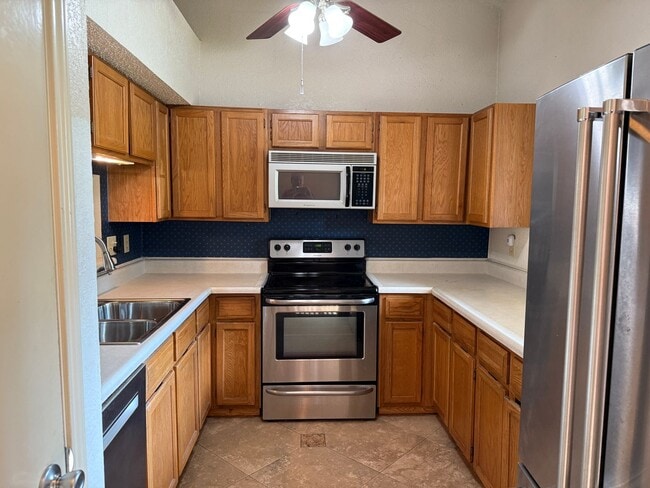 Building Photo - Gorgeous duplex in Euless