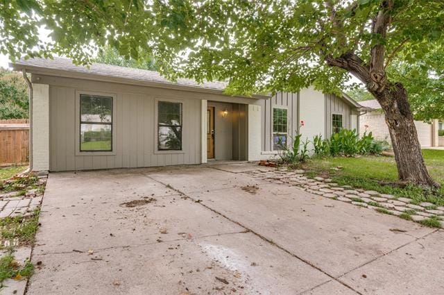 Building Photo - 2014 Laurel Oaks Dr