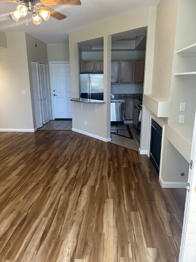 Building Photo - "Chic & Spacious 2-Bed, 2-Bath Condo with ...