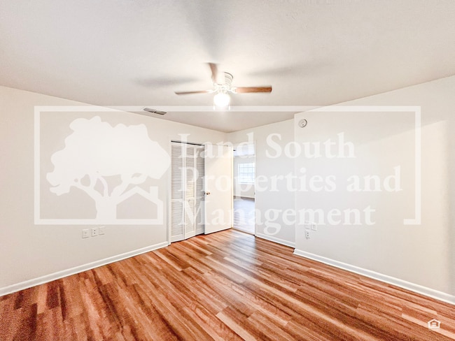 Building Photo - 729 W Daughtery Rd