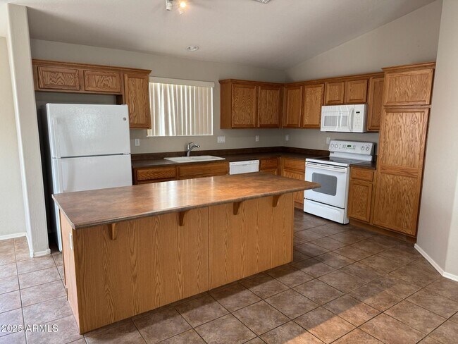 Building Photo - 13933 W Port Royale Ln