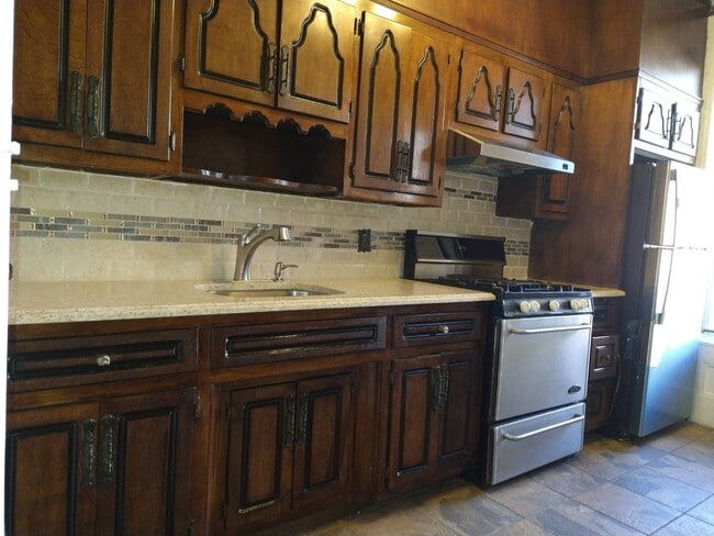 Building Photo - 571 Eastern Pkwy