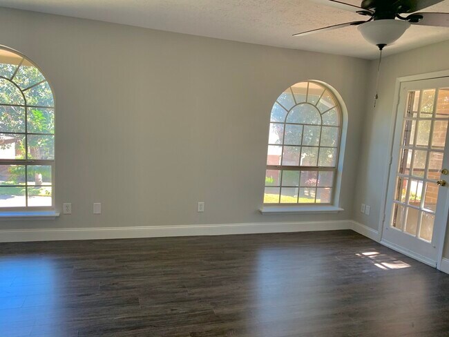 Master bedroom - 3214 Continental Dr