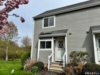 Building Photo - 11 Hilltop Dr