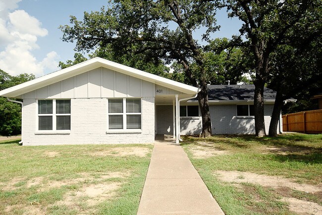 Primary Photo - 401 W Brookside Dr
