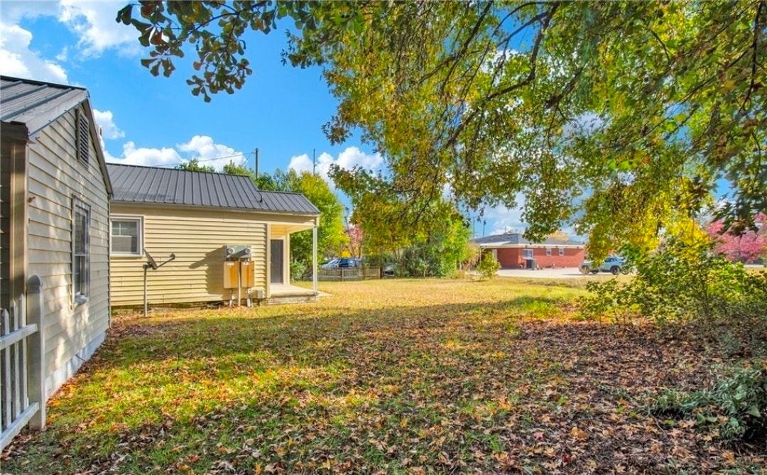 Building Photo - 2703 Pecan Dr